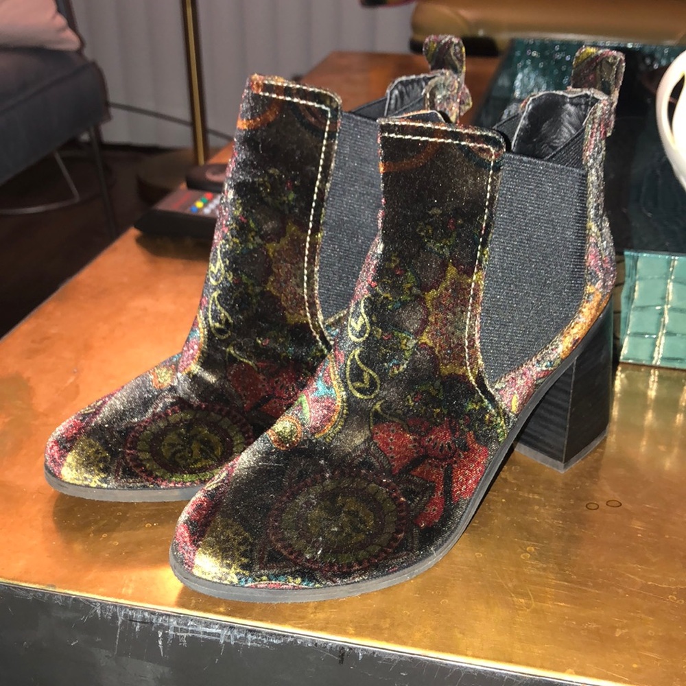 Retro velvet heels from Nordstrom
